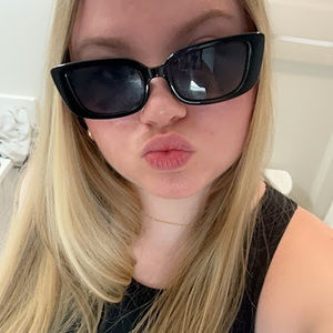 Meet your Posher, Alexia